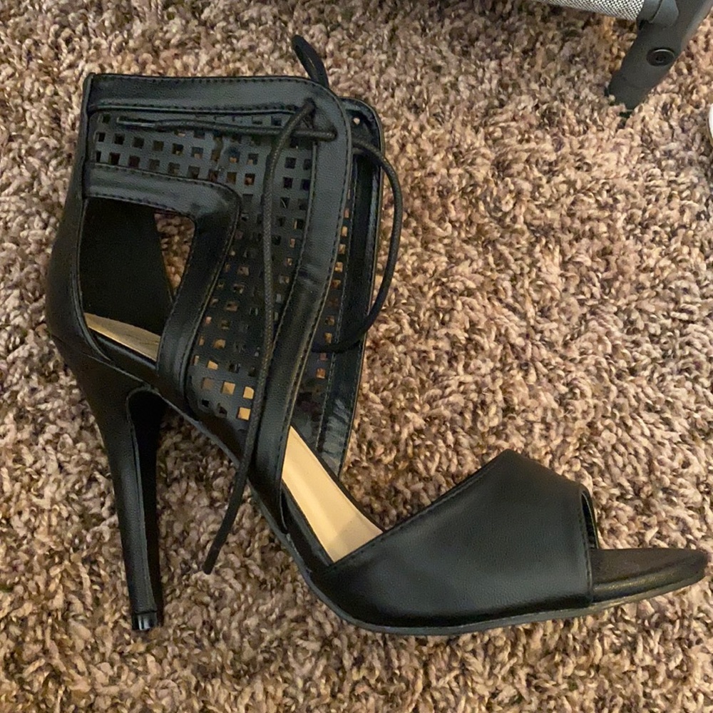 Super cute heels! Brand new!
